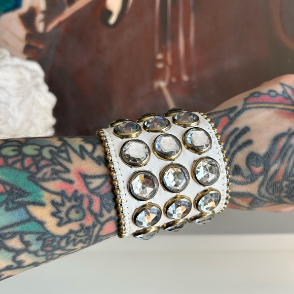 Betsey Johnson Gold and White Bracelet - Picture 12 of 15